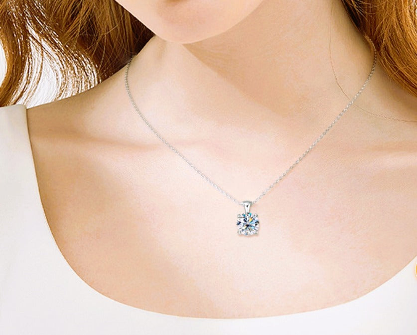 IWAMON-BIJOUX - Collier Moissanite 18 carat - Élégance intemporelle