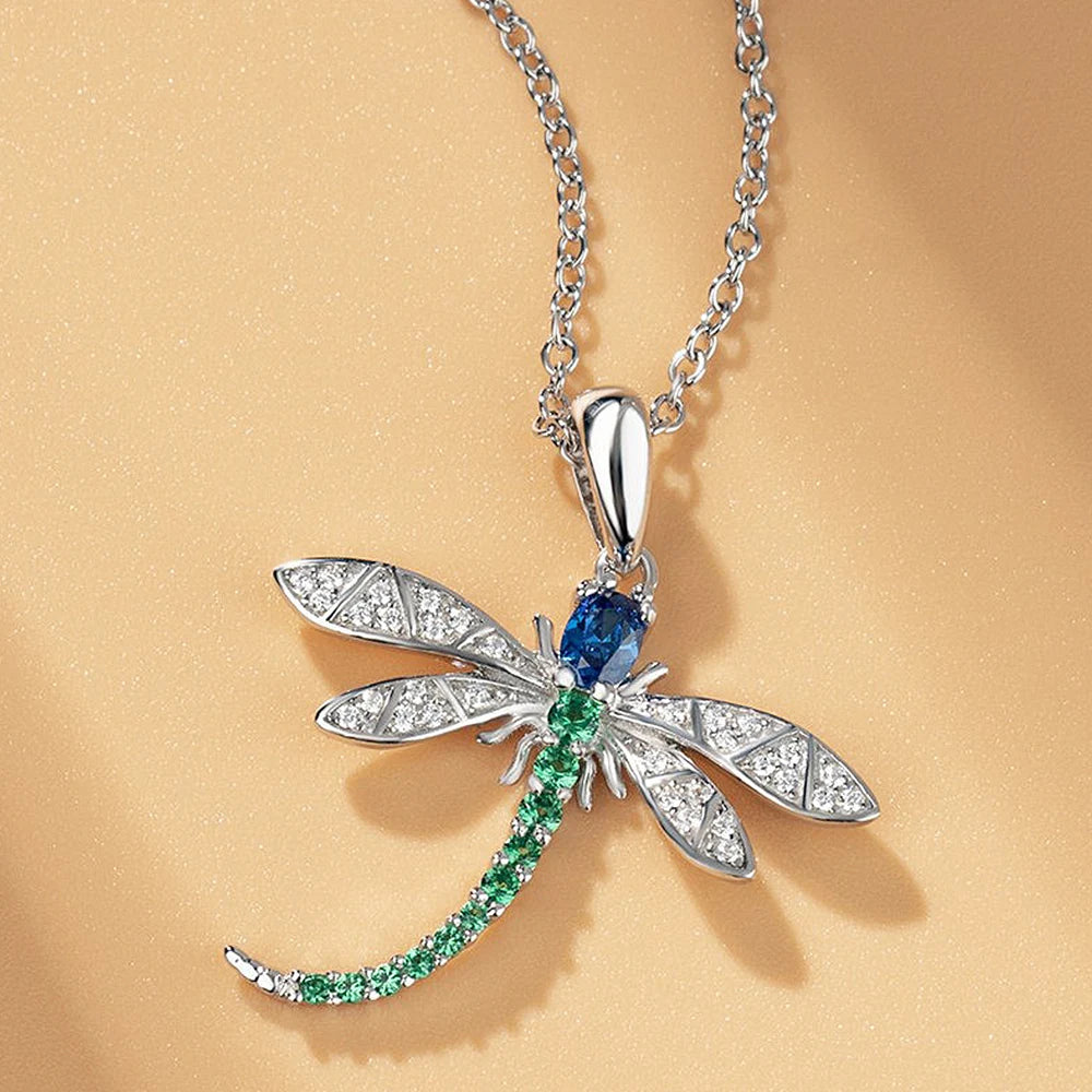 Collier Pendentif Libellule Élégant - Zircons Colorés