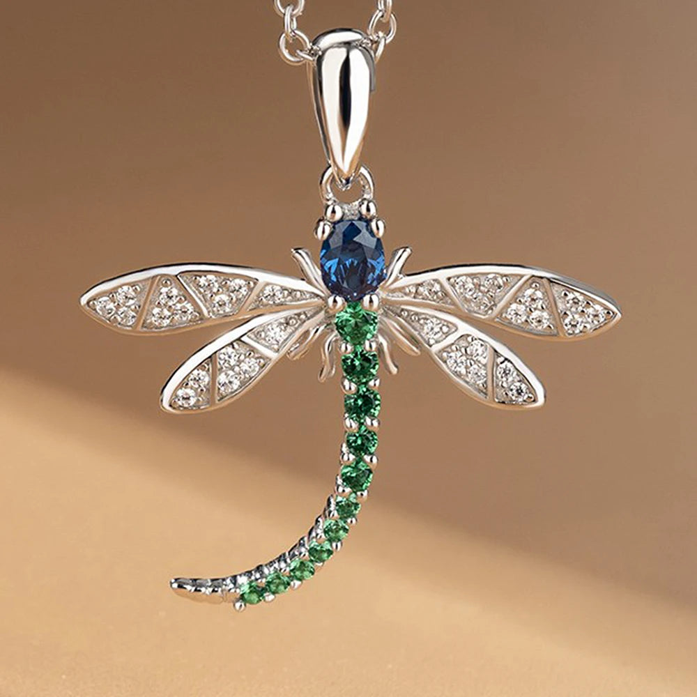 Collier Pendentif Libellule Élégant - Zircons Colorés